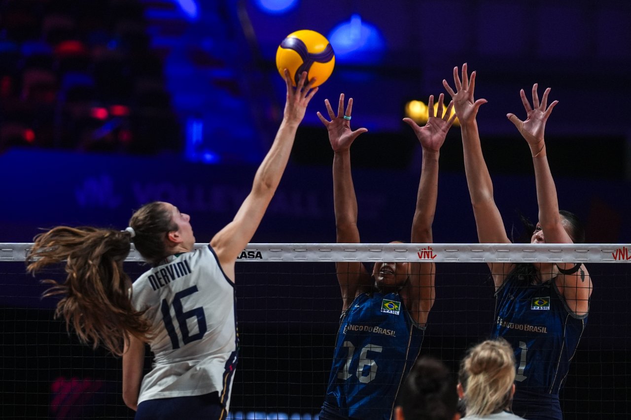 Brezilya-İtalya voleybol maçını kim kazandı? Milletler Liginde finale yükselen ilk takım