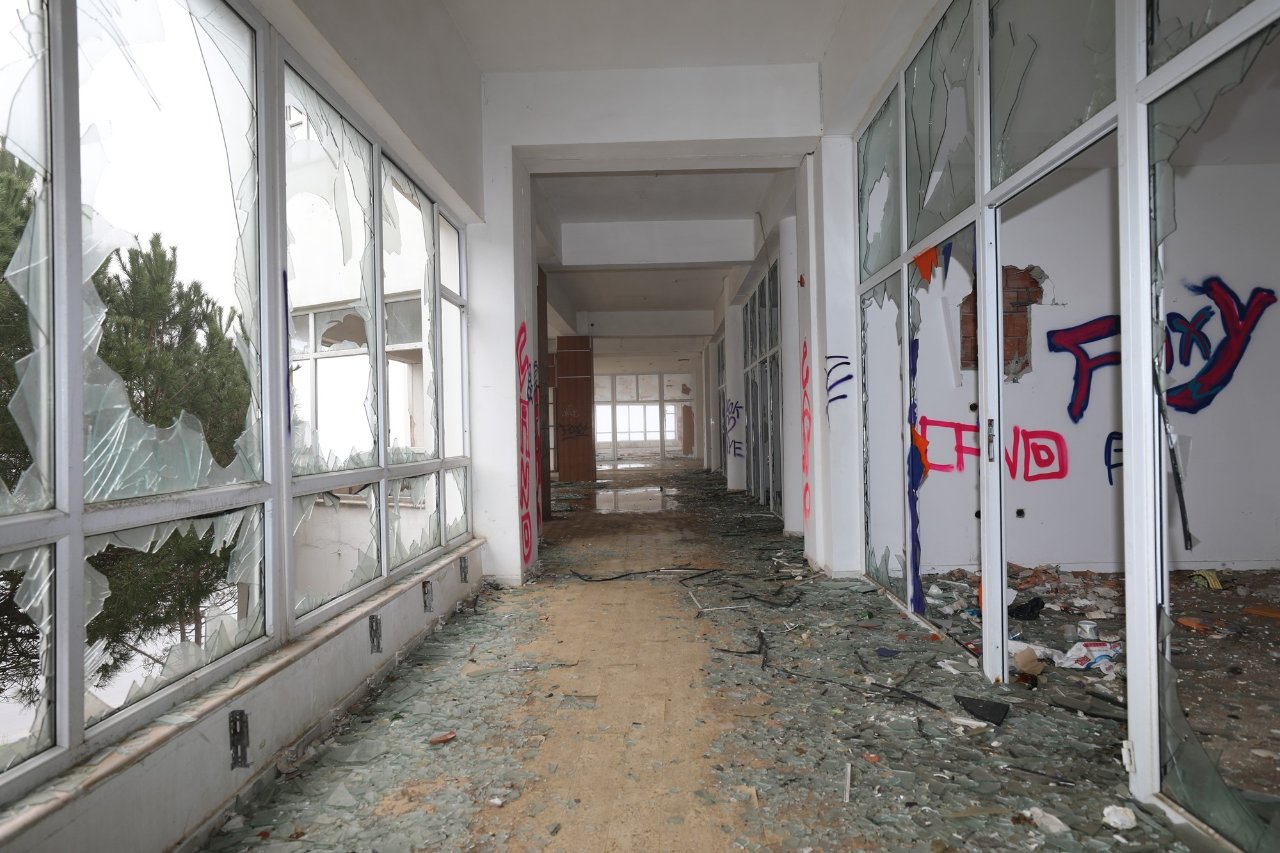 Evsizlerin yurdu olmuştu! Beykoz'daki 'metruk otel' için harekete geçildi
