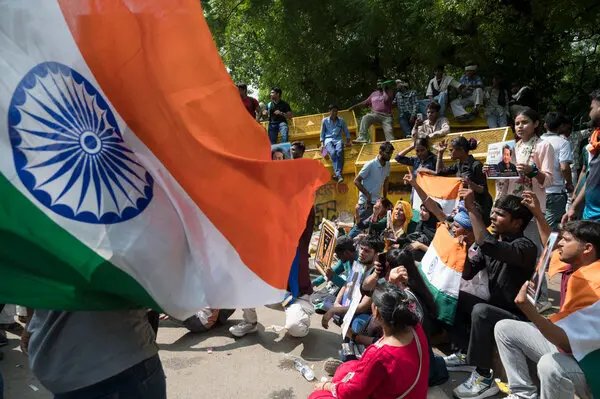 Hamam böceği  hakareti yüzünden Bakan istifa etti! Modi yönetimi kıskaca alındı