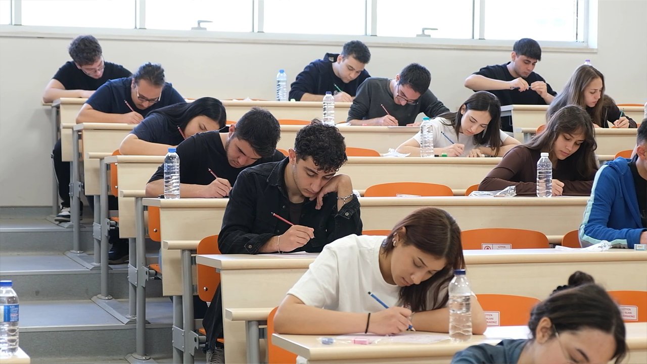 Her sekiz adaydan biri tek doğru yapamadı: YKS’nin en zayıf halkası ‘fen’ oldu