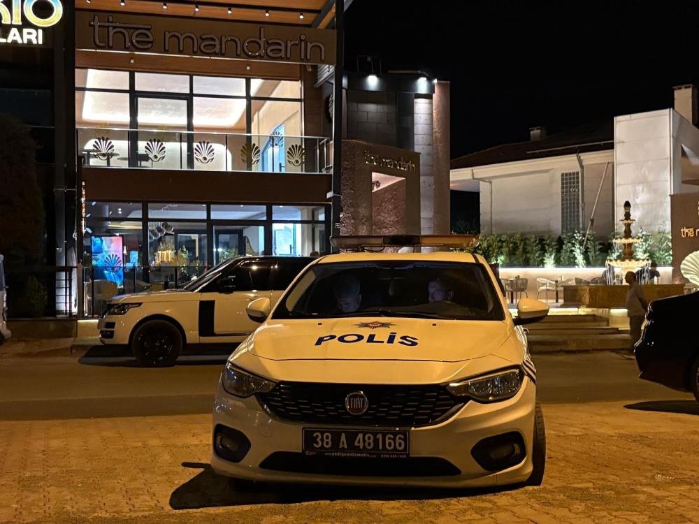 Kayseri'de sosyal medya ünlüsü galericiye bıçaklı saldırı! O anlar kamerada