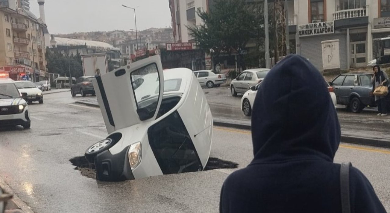 Meteoroloji ve AFAD uyarmıştı! İstanbul ve Ankarayı kuvvetli sağanak vurdu