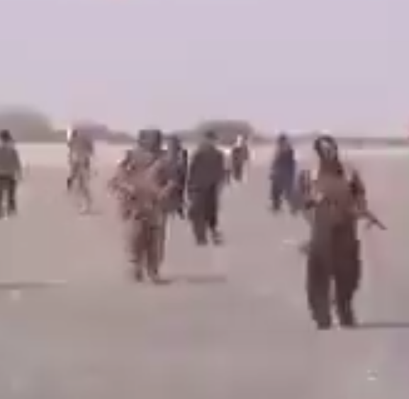 Silahını alan sahile koştu! Olası ABD kara saldırısına karşı İran halkı nöbette