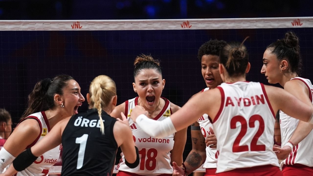 Türkiye-Çin voleybol maçı hangi kanalda, nereden izlenir? Filenin Sultanları yarı final maçı canlı yayın bilgileri