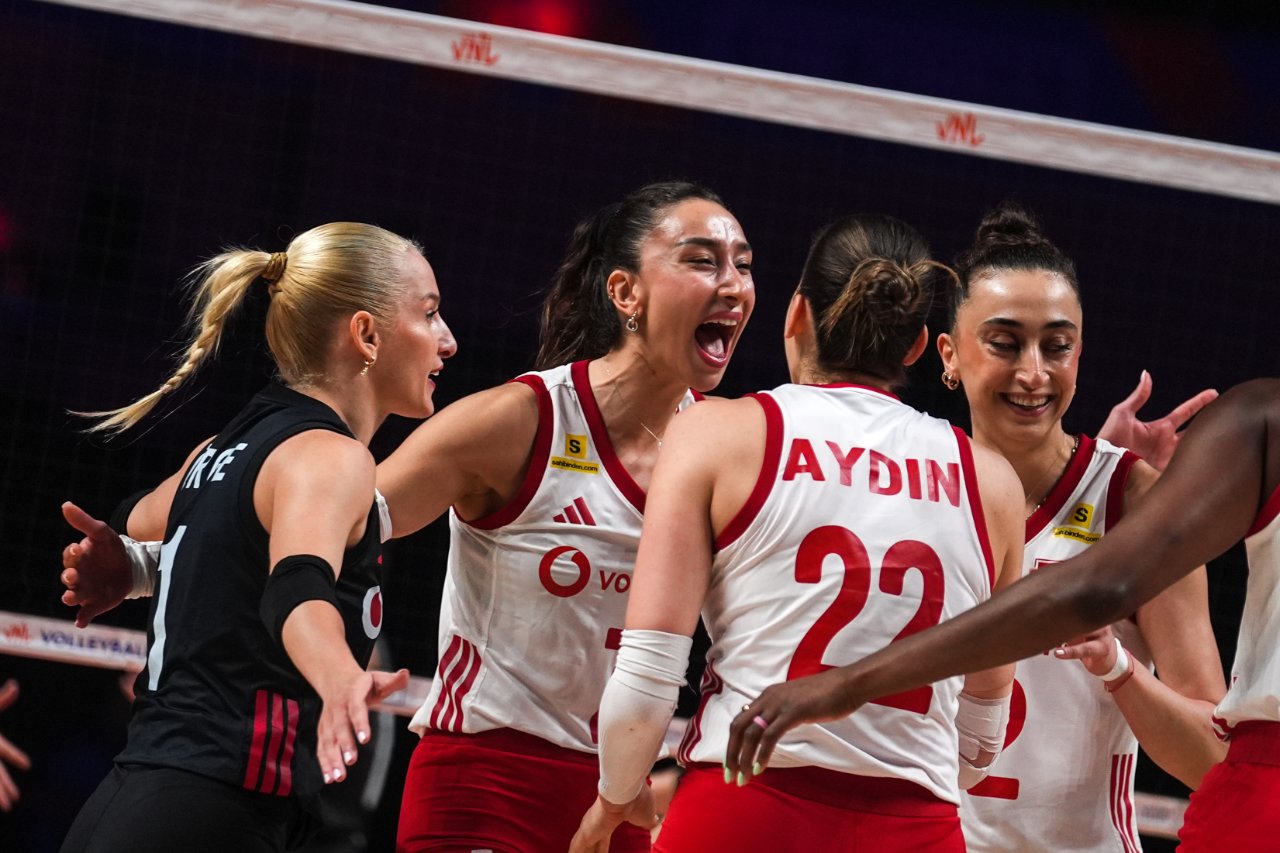 Türkiye-Çin voleybol maçı hangi kanalda, nereden izlenir? Filenin Sultanları yarı final maçı canlı yayın bilgileri
