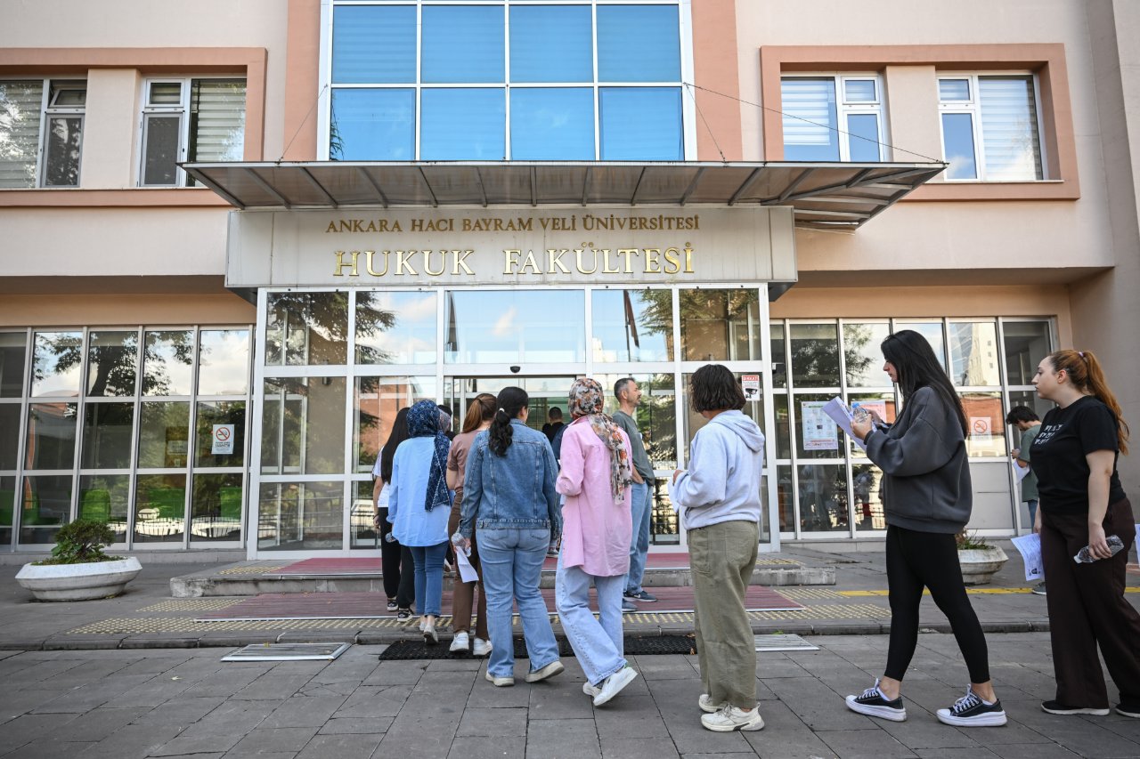 400 bine yakın öğrenmen adayı başvurdu! Milli Eğitim Bakanlığı Akademi Giriş Sınavının ilk oturumu başladı