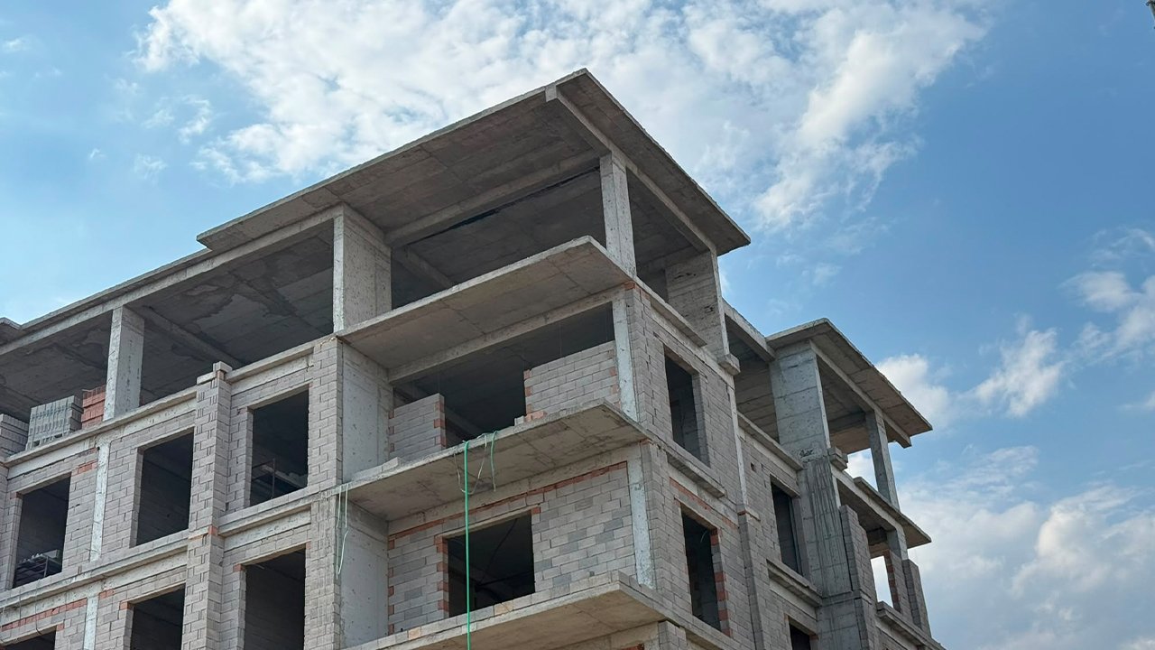 Antalya'da feci ölüm! İşçinin başına beton blok parçası düştü