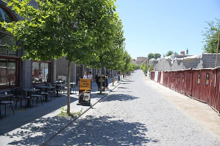 Esnafa 40 derece faturası! Sokaklar bomboş! Diyarbakır’da hem alışverişin hem mesainin saati değişti