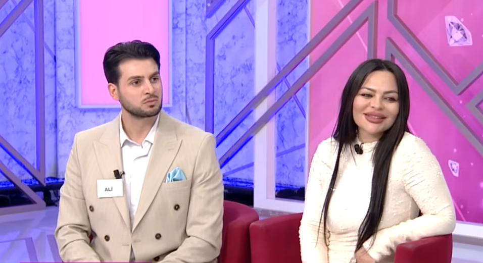 ‘Figüran’ iddiaları sonrası gündem oldu! Kim bu genç? Songül Karlı, Nihat Hatipoğlu’ndan sonra şimdi de CHP töreninde!
