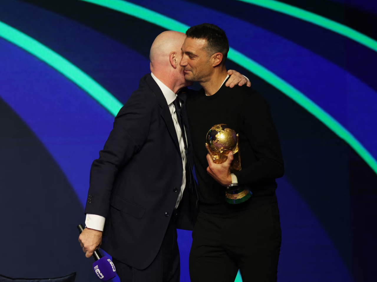 FIFA Başkanı Gianni Infantino ve teknik direktör Lionel Scaloni