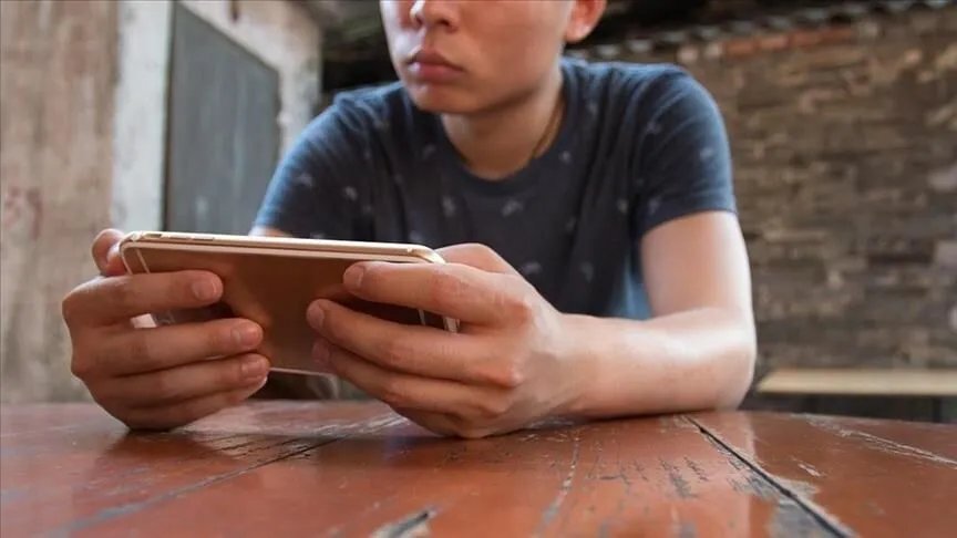 Haberler sosyal medyadan takip ediliyor: Radyo ve TV dijitale yenildi