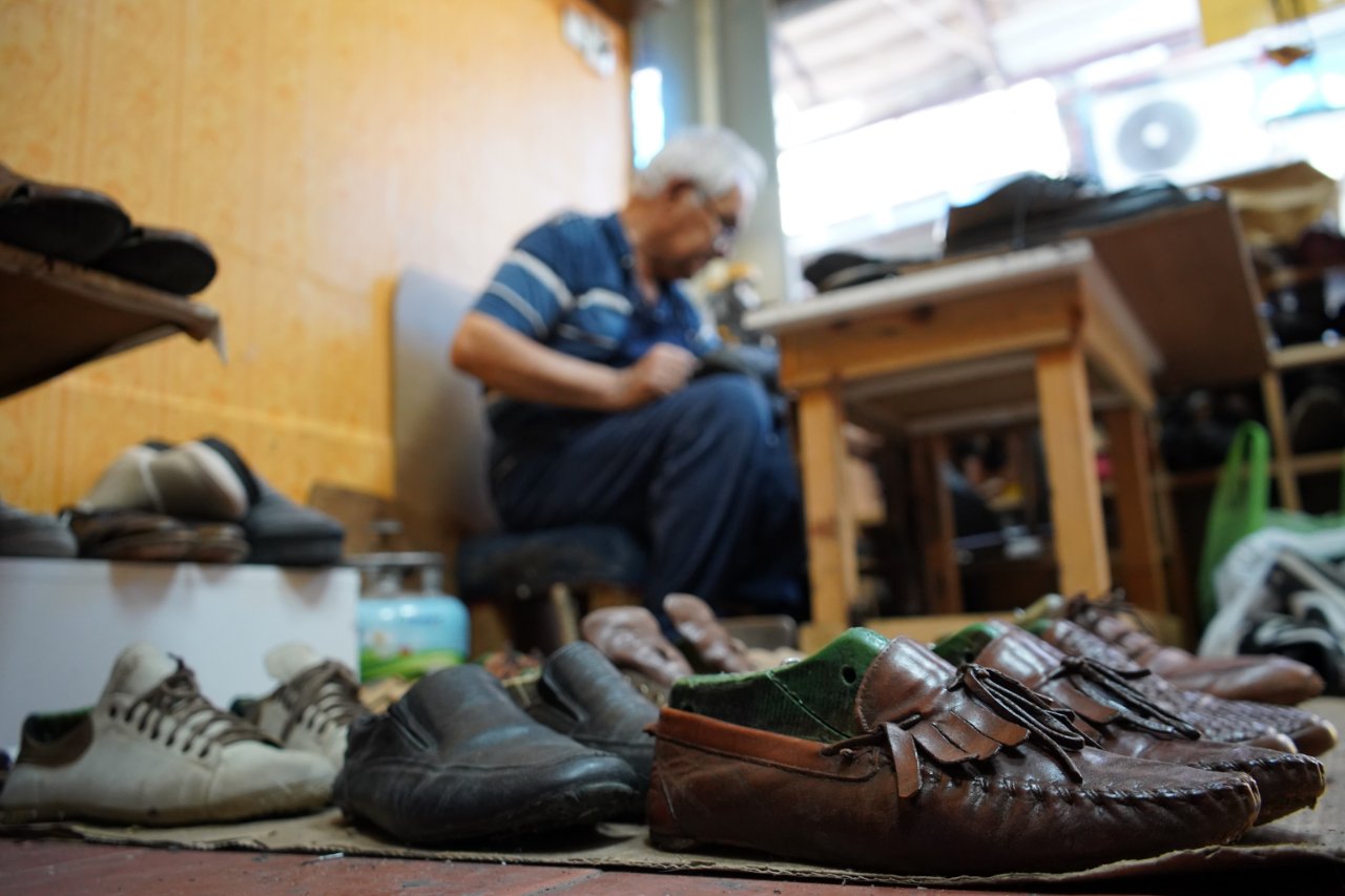 İlkokuldan sonra başladı, 66 yıldır tezgahının başında: Bir zamanlar 5 meslekten biriydi...