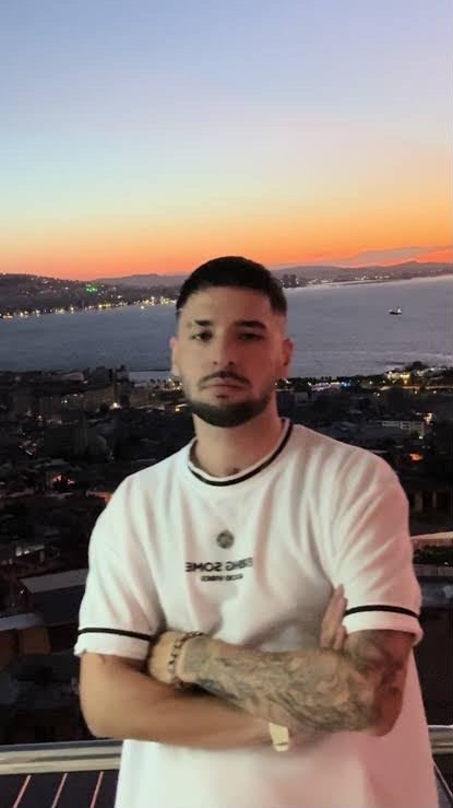 Sahnedeyken gözaltına alındı! Rapçi Uzay'ın konseri yarıda kaldı