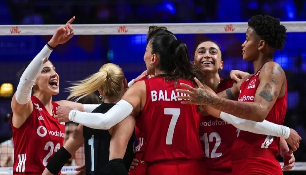 Türkiye-Brezilya canlı: Filenin Sultanları şampiyonluk için parkede