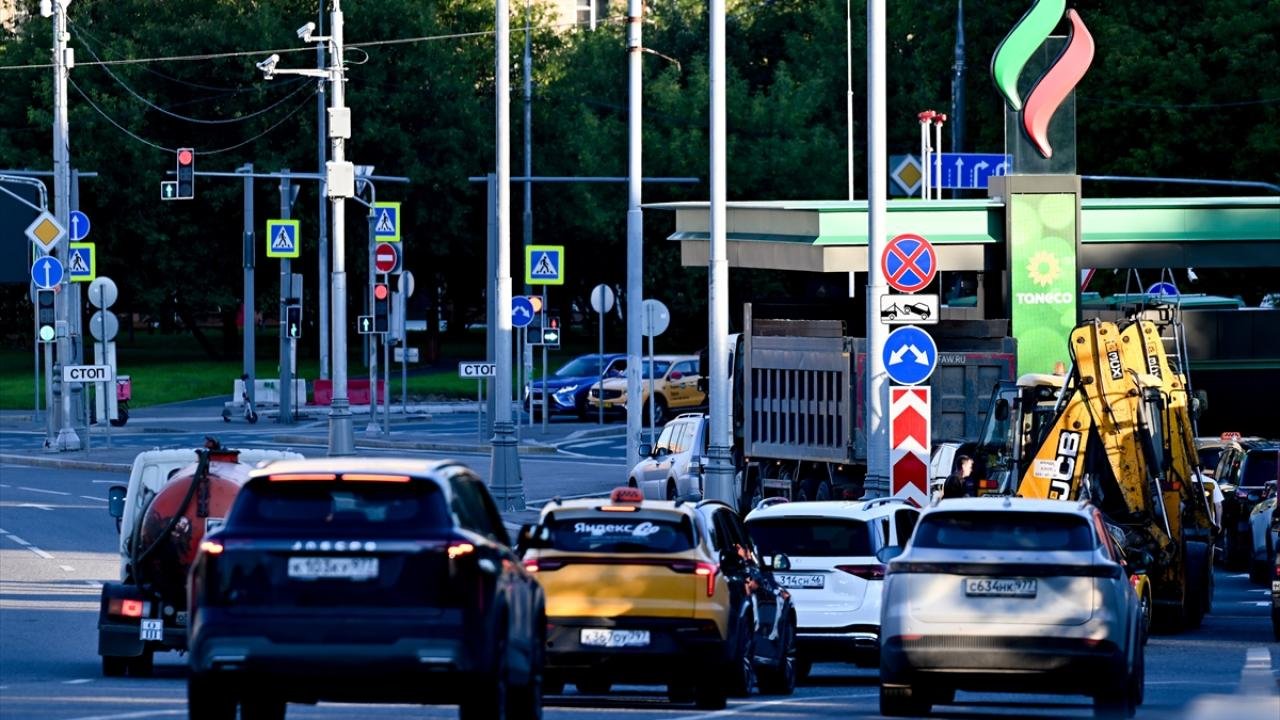 Ukrayna vurdukça benzin bitti! Moskova'dan kriz kararı: Yıl sonuna kadar tamamen yasaklandı!
