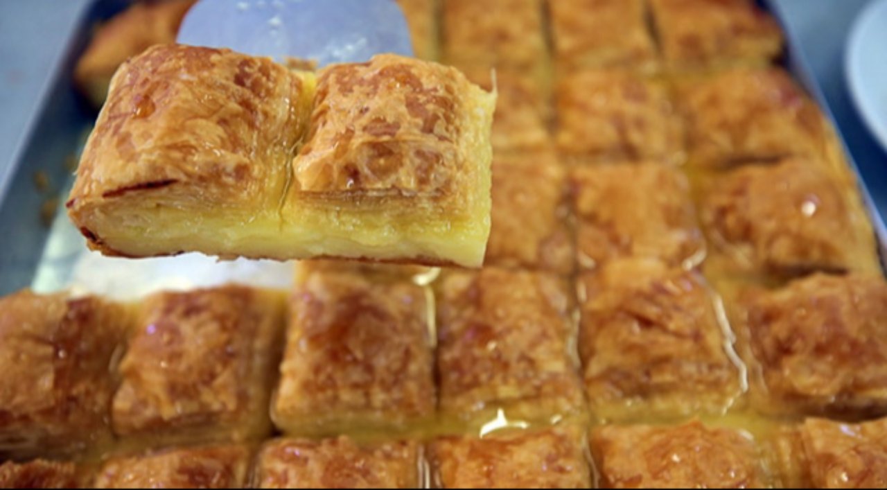 Baklavadan sonra şimdi de buna çöktüler! Yunanistan Türk tatlısını çalmak için Hollywood yıldızını alet etti