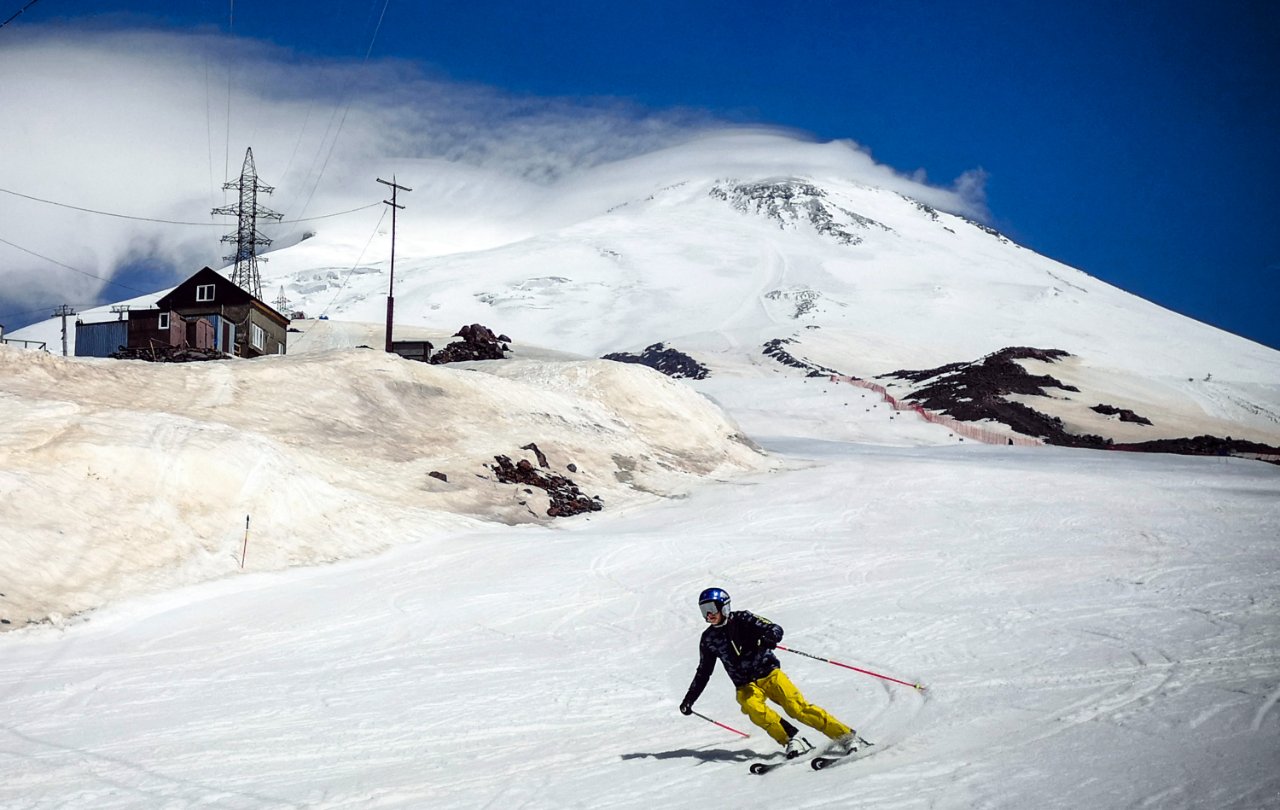 Elbruz Dağı'nda fırtına felaketi: 5 dağcıdan acı haber