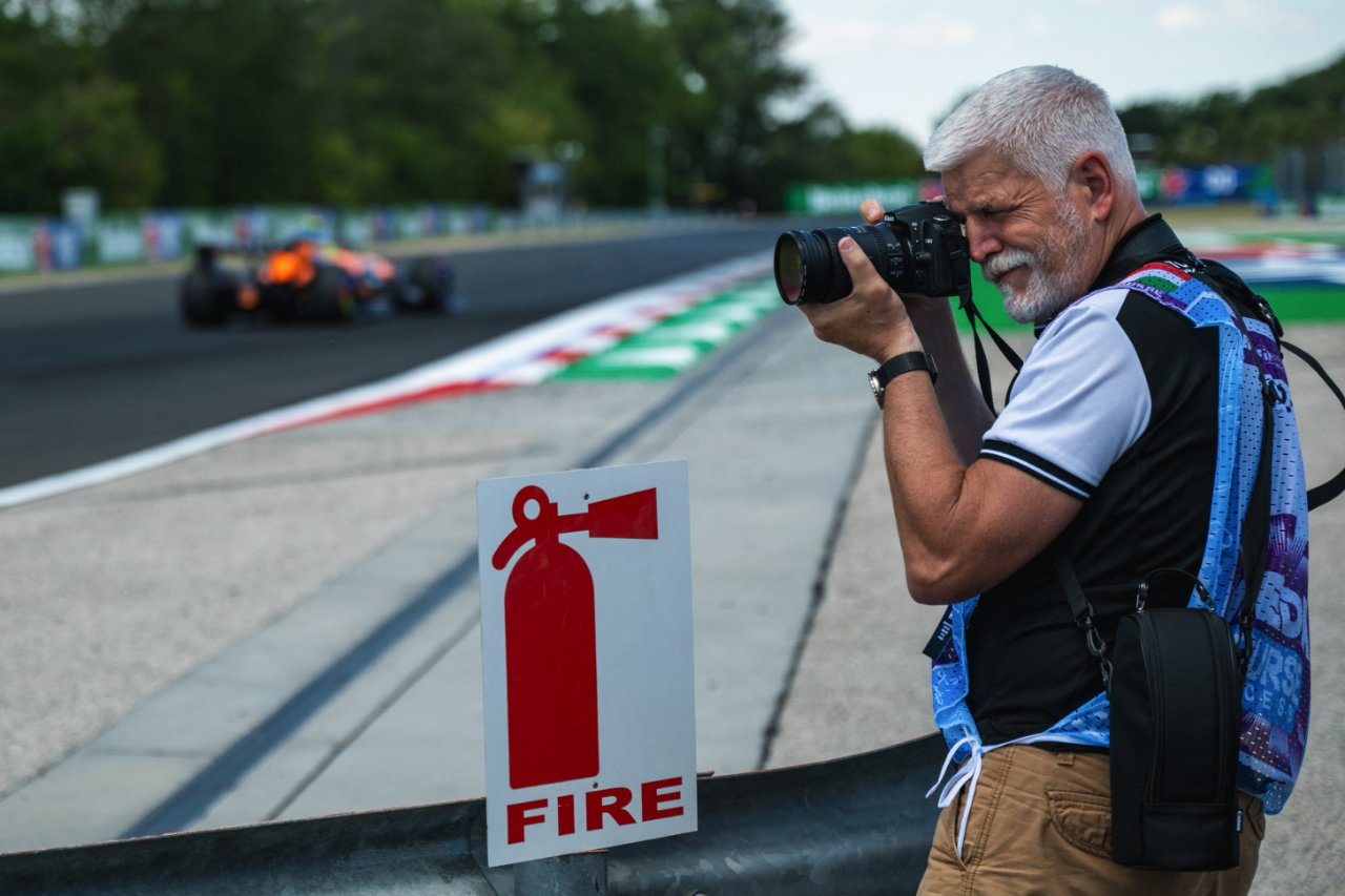 Formula 1’e damga vurdu! Çekya Cumhurbaşkanı makinesini kaptı, foto muhabirliği yaptı