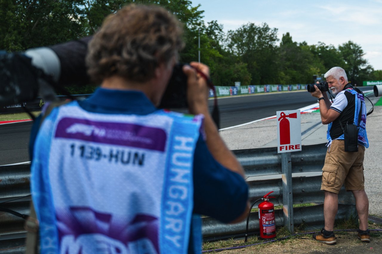 Formula 1’e damga vurdu! Çekya Cumhurbaşkanı makinesini kaptı, foto muhabirliği yaptı