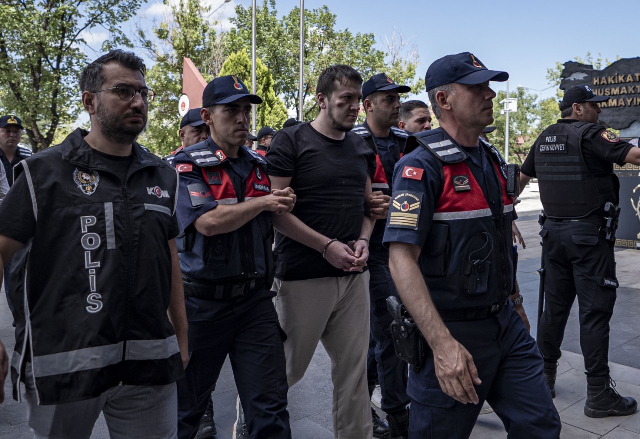 Gülistan Doku dosyasında kanunsuz ilişki ağı! Başsavcılık açıkladı: Fotoğraf, yazışma… Dijital deliller ortaya çıktı!
