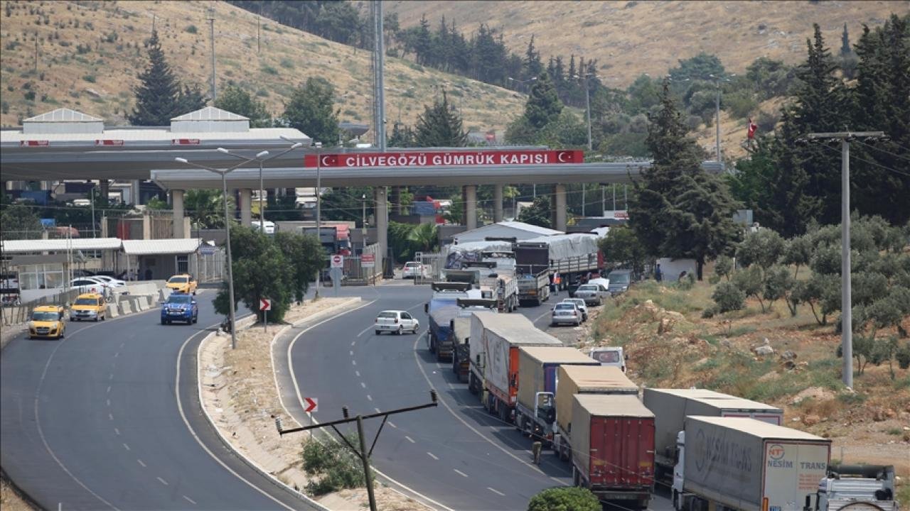 'Gümrük tarifeleri yeniden düzenlensin' talebi: Tır başına 25 bin $’lık maliyet Suriye’ye ihracatı zorluyor 