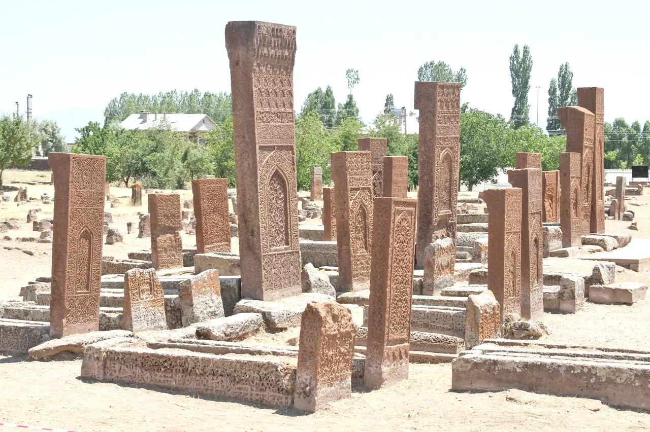 İlim, edep, tıp, astronomi, mimari ve ince sanat: Ahlat