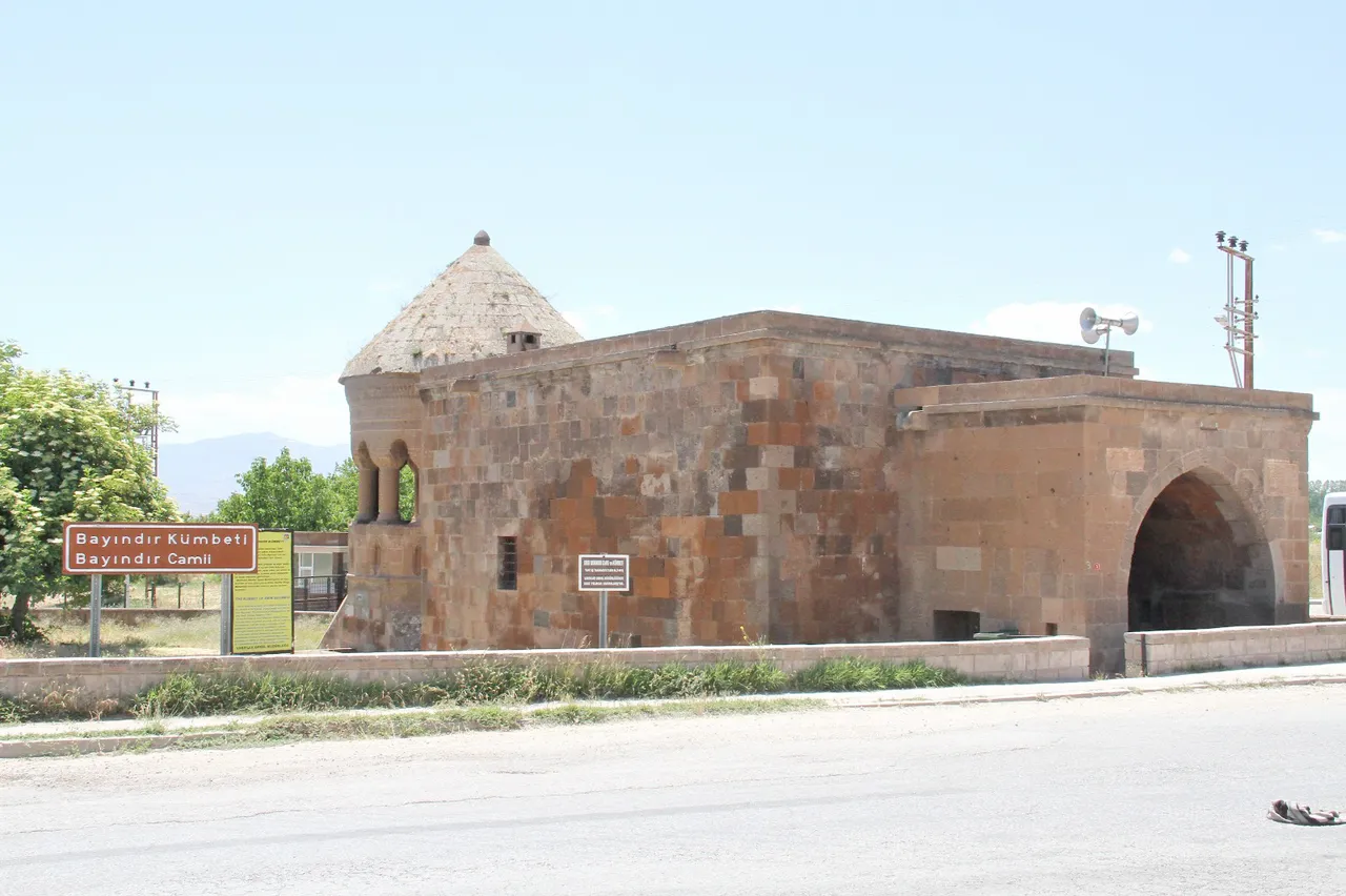 İlim, edep, tıp, astronomi, mimari ve ince sanat: Ahlat