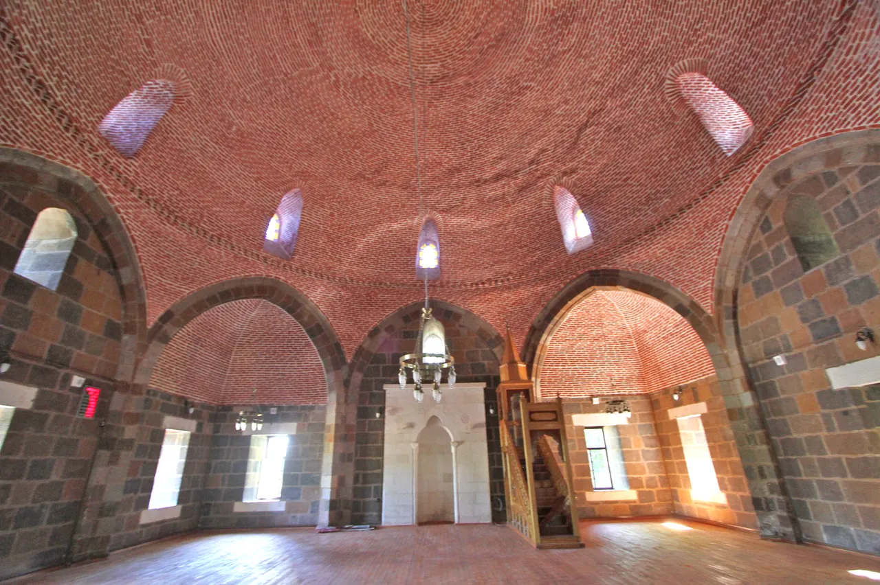 İlim, edep, tıp, astronomi, mimari ve ince sanat: Ahlat