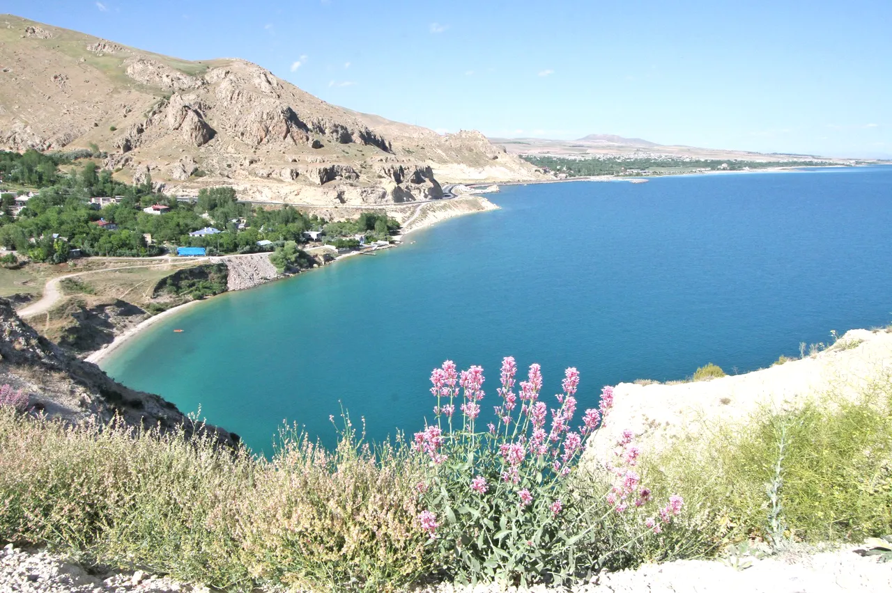 İlim, edep, tıp, astronomi, mimari ve ince sanat: Ahlat