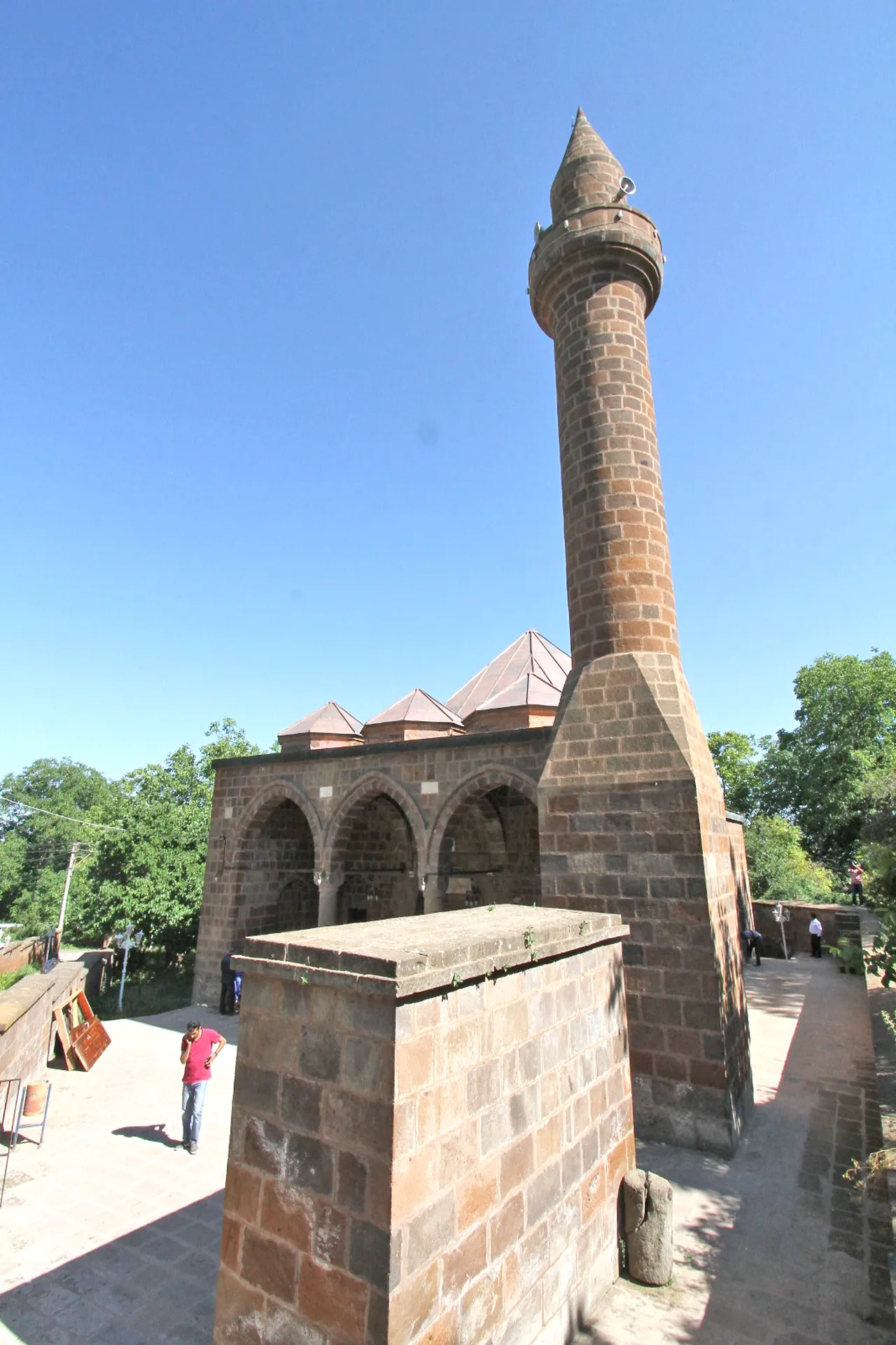 İlim, edep, tıp, astronomi, mimari ve ince sanat: Ahlat