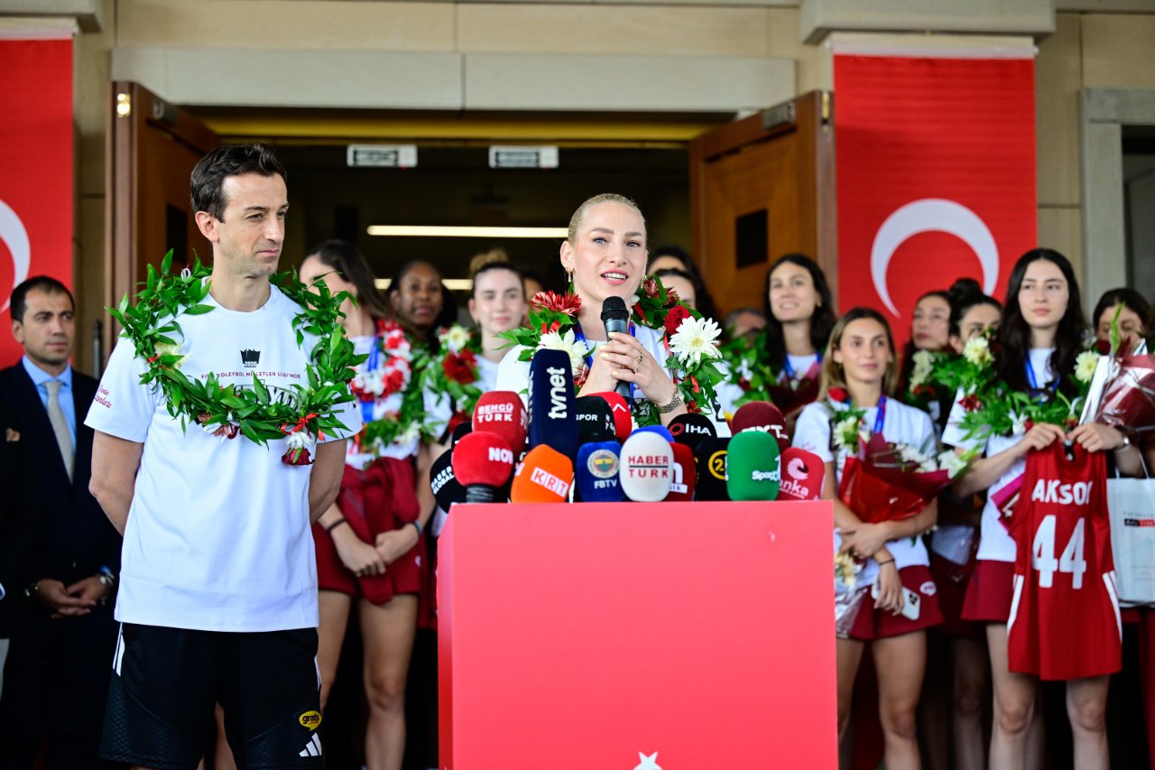 Şampiyonlar Evinde! Filenin Sultanlarına Coşkulu Karşılama