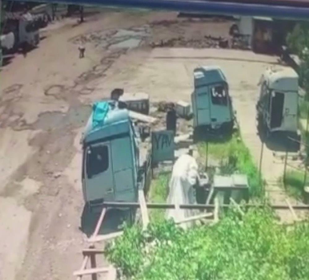 Şırnak'ta başıboş köpek dehşeti! Önce küçük çocuğa, şimdi de yaşlı adama saldırdılar