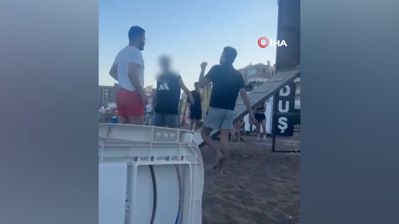İşletmecilerden plaj terörü! Plajdan kovmak istedikleri gençlere kürekle kum attılar