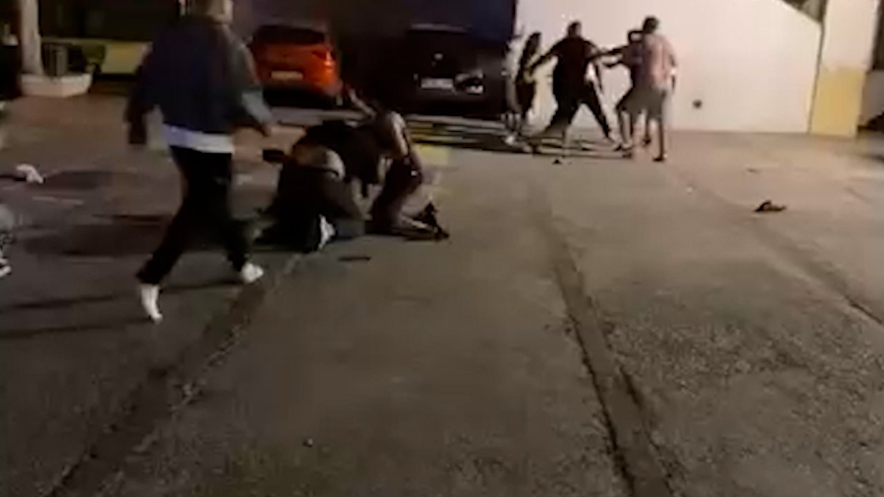 Otoparkta giriş saati anlaşmazlığı tekme tokatlı kavgayla bitti! O anlar kamerada