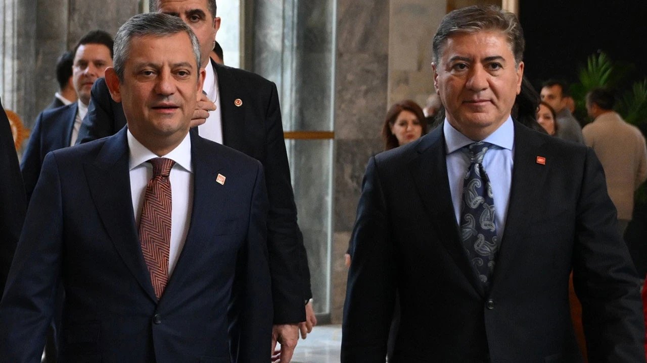 ‘Paralı figüran’ Kılıçdaroğlu’na hakaret etmiş! Tekin “FETÖ kumpası” dedi, adres olarak da Yeni Parti lideri Özgür Özel’i gösterdi