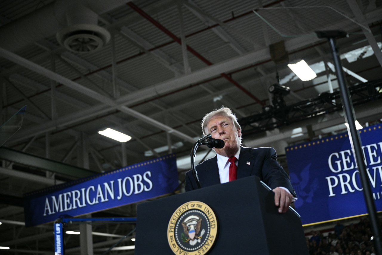 Trump'tan 'İran bize yalvarıyor' iddiası