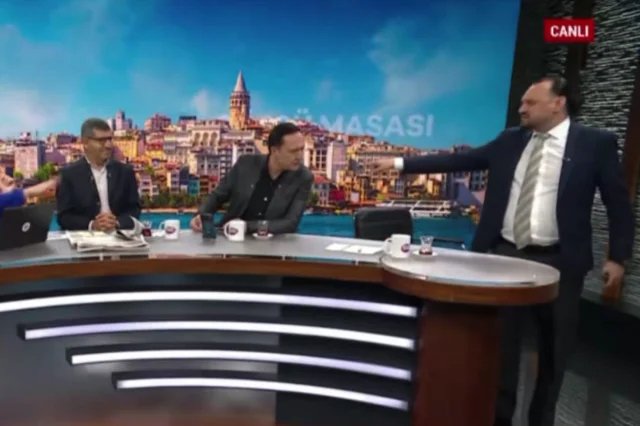 Canlı yayında ağır hakaretler havada uçuştu, gazeteci Can Özçelik stüdyoyu terk etti!