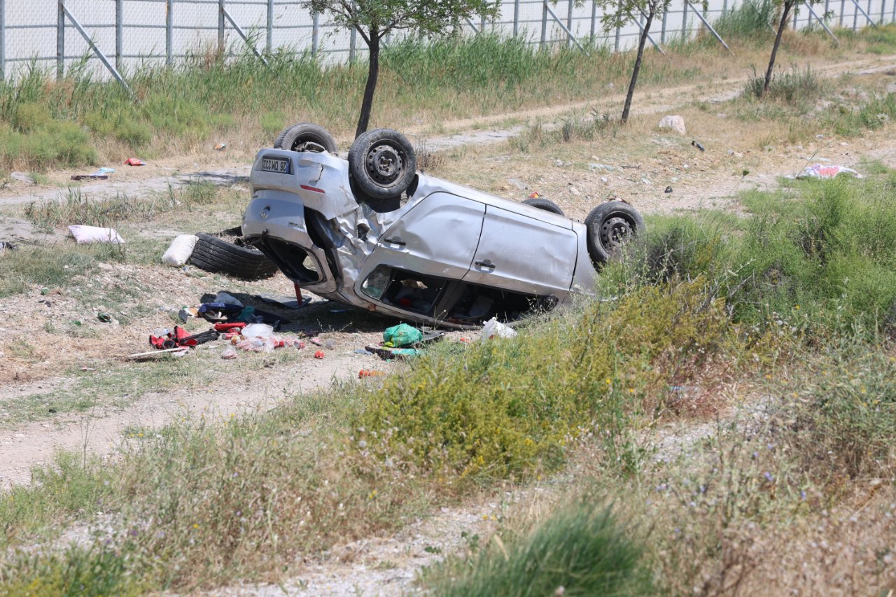 Faciayı yaşayan aile! Bir çocuk öldü, 3 kişi yaralı: Önce takla attı sonra şarampole devrildi