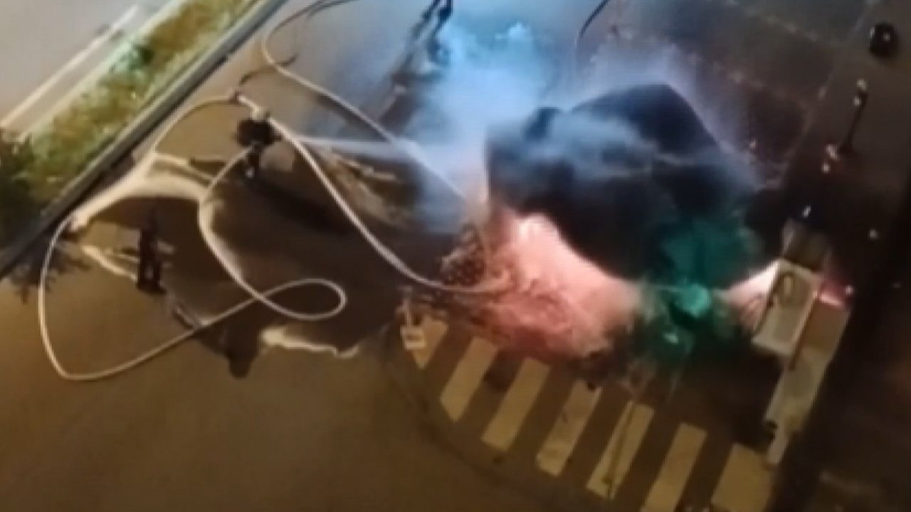 Kayseri’de yürekler ağza geldi! Elektrikli araç bomba gibi patladı: O anlar saniye saniye görüntülendi
