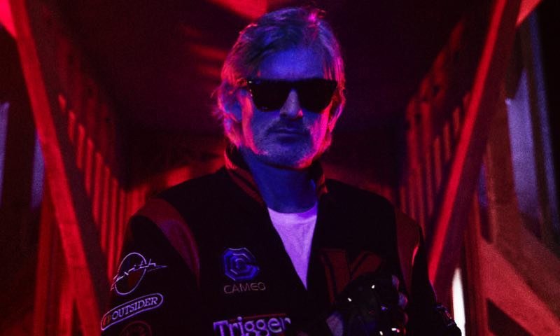 "Nightcall" ile milyonlara ulaşmıştı… DJ Kavinsky evinde ölü bulundu