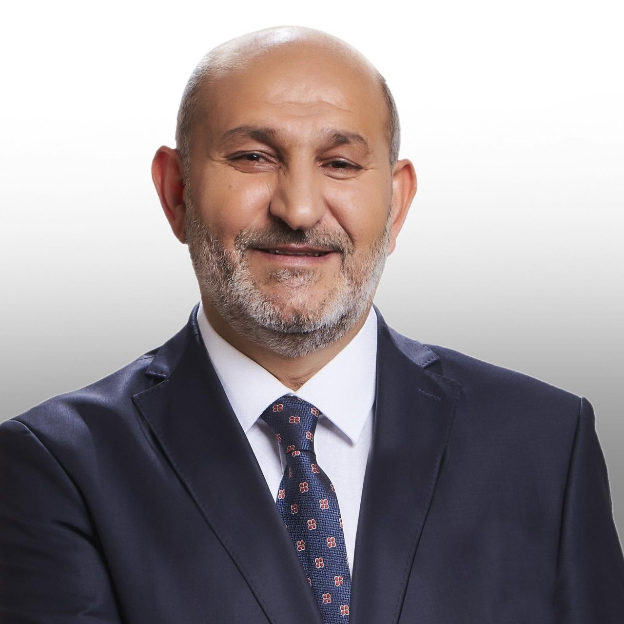 Personelle tartışan belediye başkanı kurumun önünü kazdırdı! Vatandaşlar hayrete düştü