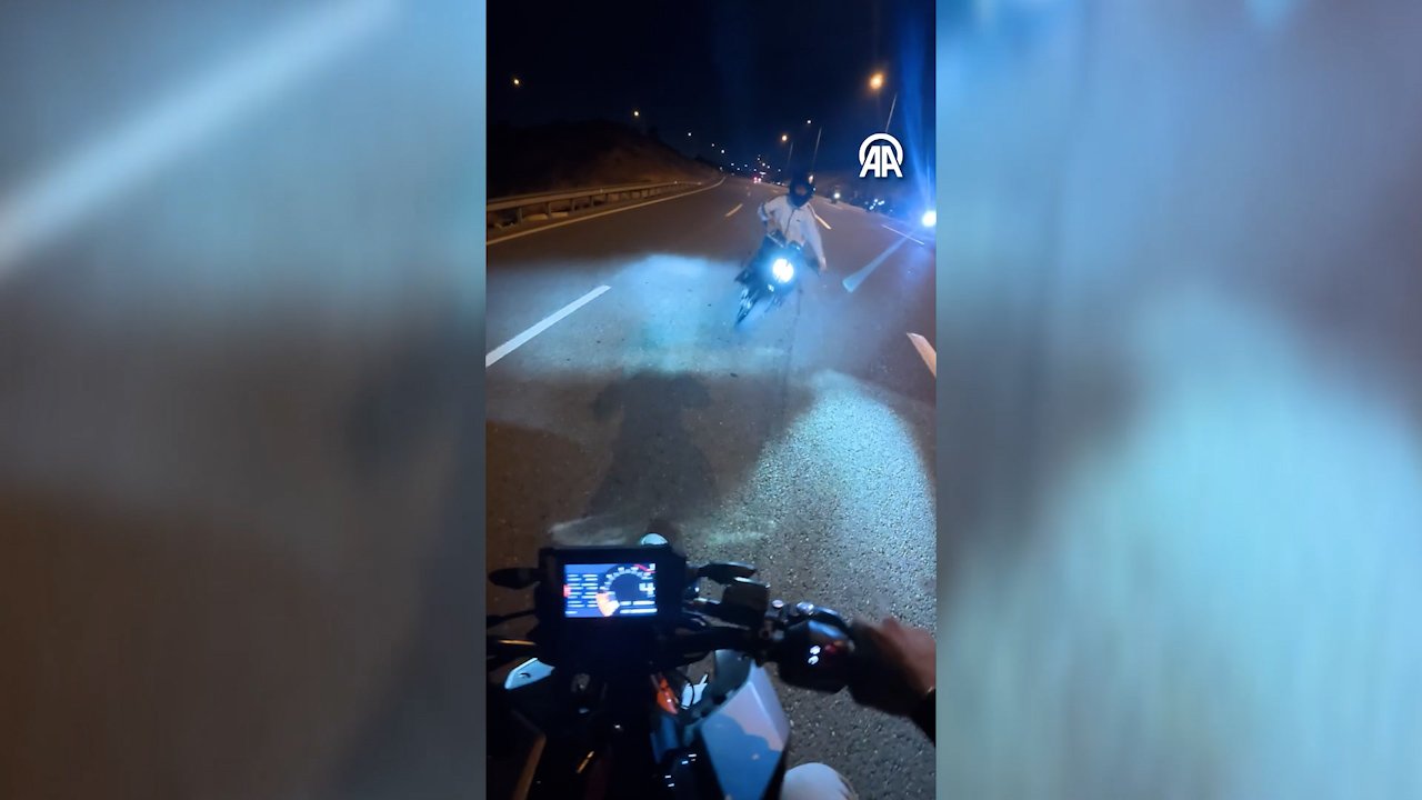 Sultangazi'de feci kaza! Ters yöne giren motosikletlinin çarpışma anı kask kamerasında