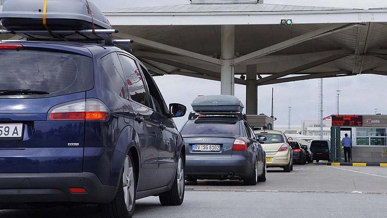 Yabancı plakalı araçlar için yeni düzenleme! Ödemeyen ülkeden çıkış yapamayacak