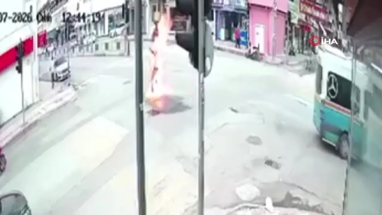 Çarşı ortasında dehşet! Benzin döküp kendini ateşe verdi