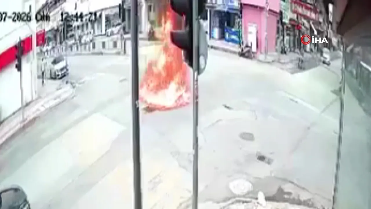 Çarşı ortasında üzerine benzin döküp kendini ateşe verdi! Korku dolu anlar kamerada