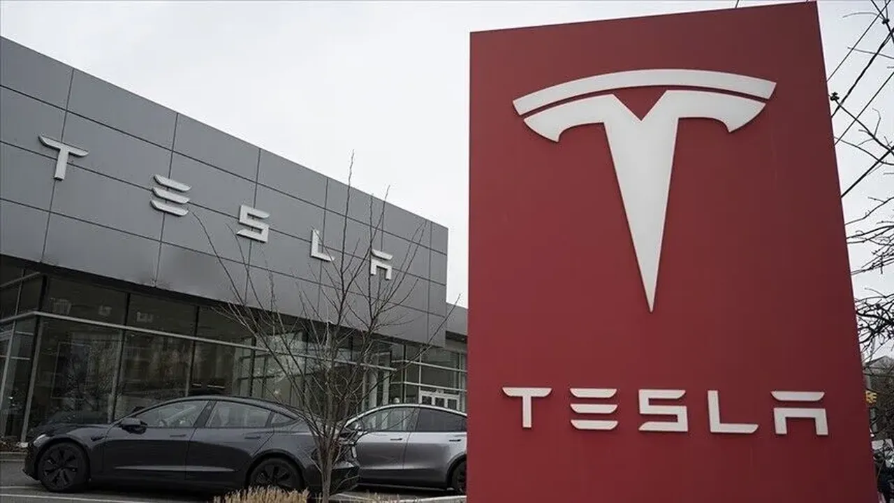 Elon Muskın Kara günü! Teslanın teslimat başarısı borsaya yansımadı