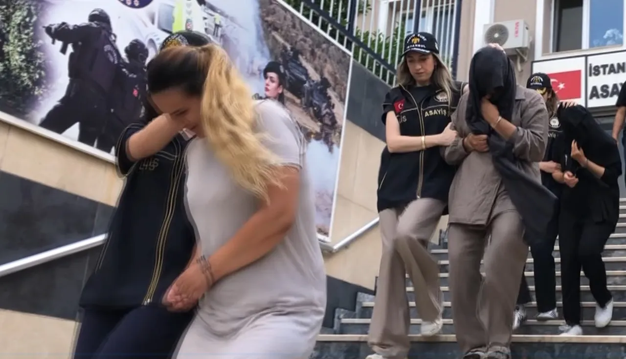 İstanbul'da girmedikleri ev kalmamış! 1 milyonluk ziynet eşyasıyla yakalandılar