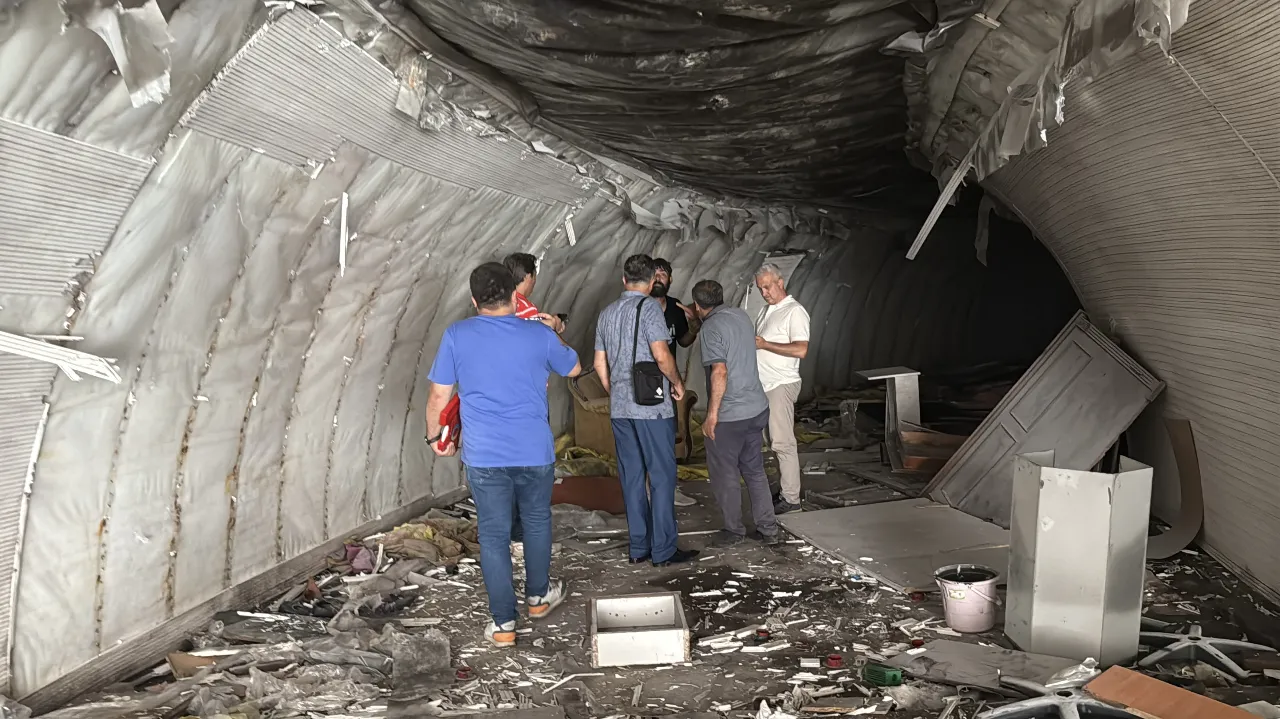 Kimsenin haberi yoktu! Yıkılan binanın altından dev sığınak çıktı, uzmanlar devrede