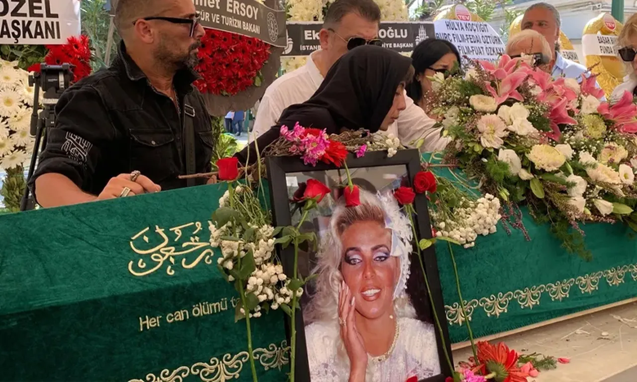"Okkalı bir miras bıraktı" diyen Anjelik, annesinden kalanları açıkladı
