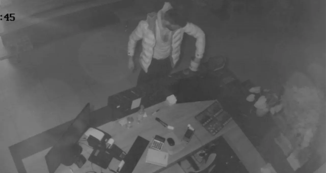 Pes dedirten hırsız kamerada! DMD hastası çocuğun yardım kumbarasını çaldı